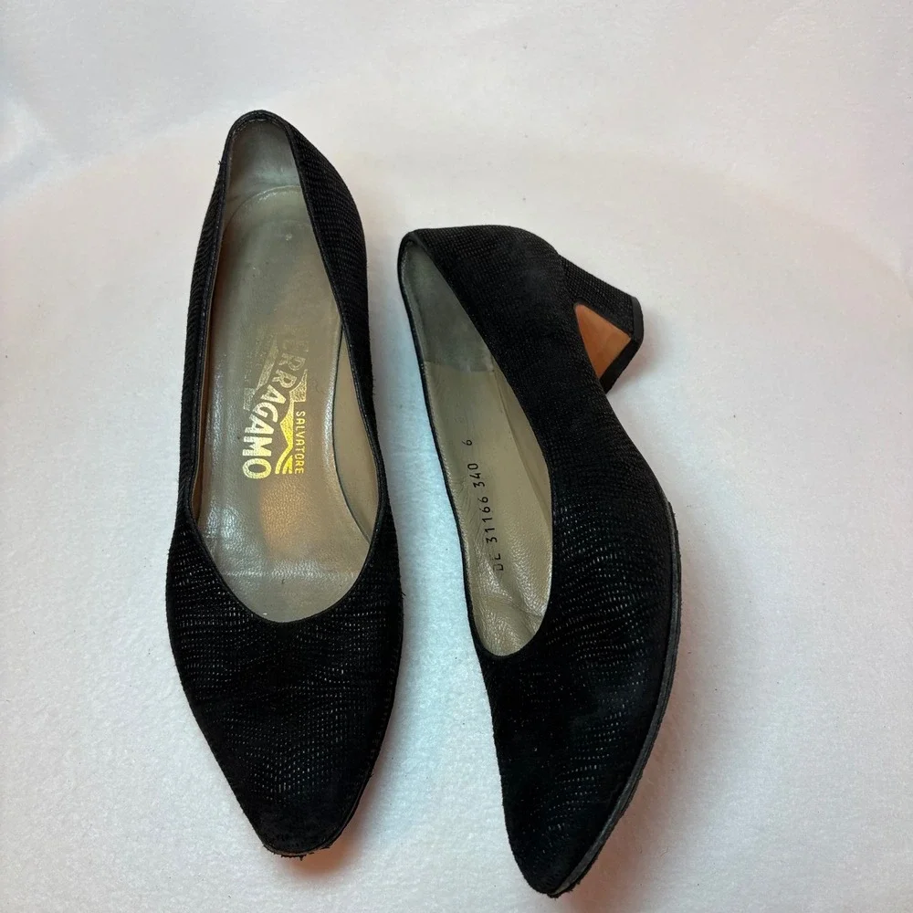 Salvatore Ferragamo Black Lizard Embossed Suede Pumps Low Block Heel Size 6 B